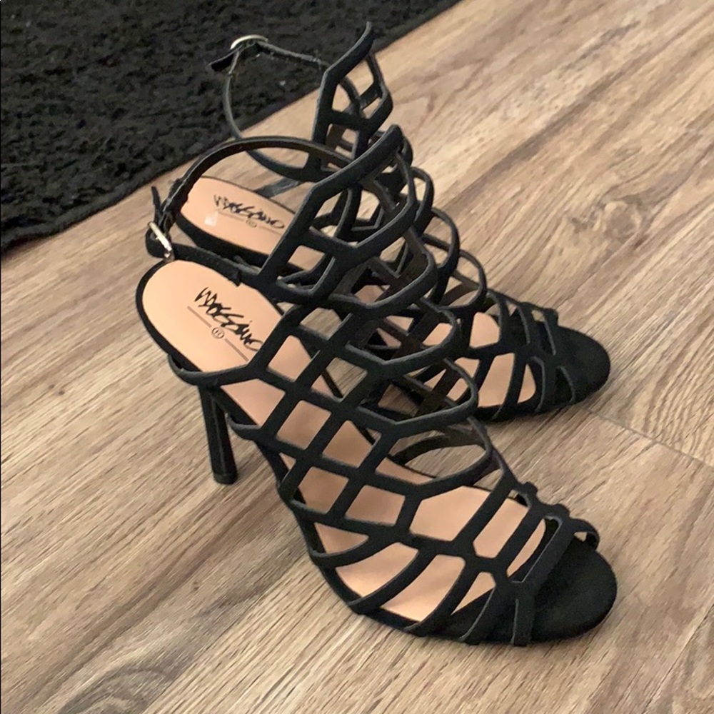 Strappy heel